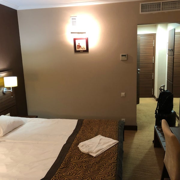 รูปภาพถ่ายที่ Президент Готель / President Hotel โดย Niku เมื่อ 7/18/2019