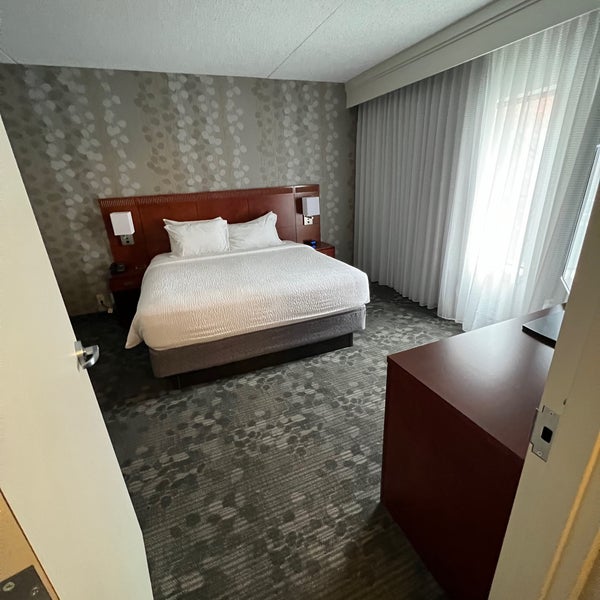 Courtyard by Marriott Lincroft Red Bank Hotel