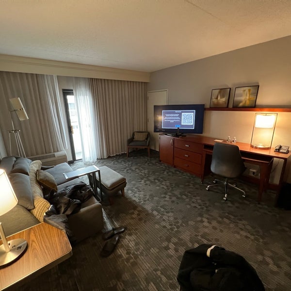 Courtyard by Marriott Lincroft Red Bank Hotel