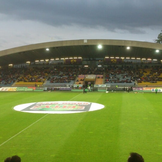 รูปภาพถ่ายที่ Stadion Ljudski Vrt โดย Aleš K. เมื่อ 5/11/2013