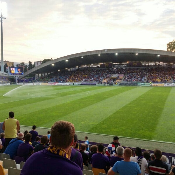 รูปภาพถ่ายที่ Stadion Ljudski Vrt โดย Aleš K. เมื่อ 7/14/2015