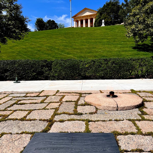 Foto diambil di Arlington National Cemetery oleh Veysel G. pada 7/21/2023