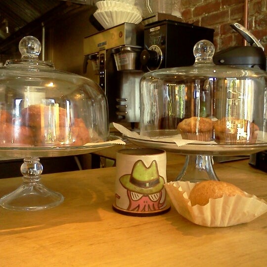Foto diambil di Boxer Donut &amp; Espresso Bar oleh Angela J. pada 10/16/2012