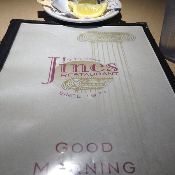 รูปภาพถ่ายที่ Jines Restaurant โดย Katherine N. เมื่อ 4/12/2013