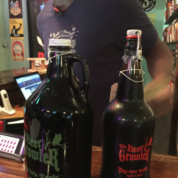 Photo taken at The Beer Growler by Sulli on 2/1/2015