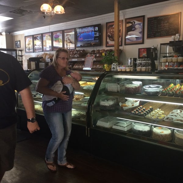 10/30/2014 tarihinde Yessika R.ziyaretçi tarafından Naegelin&#39;s Bakery'de çekilen fotoğraf