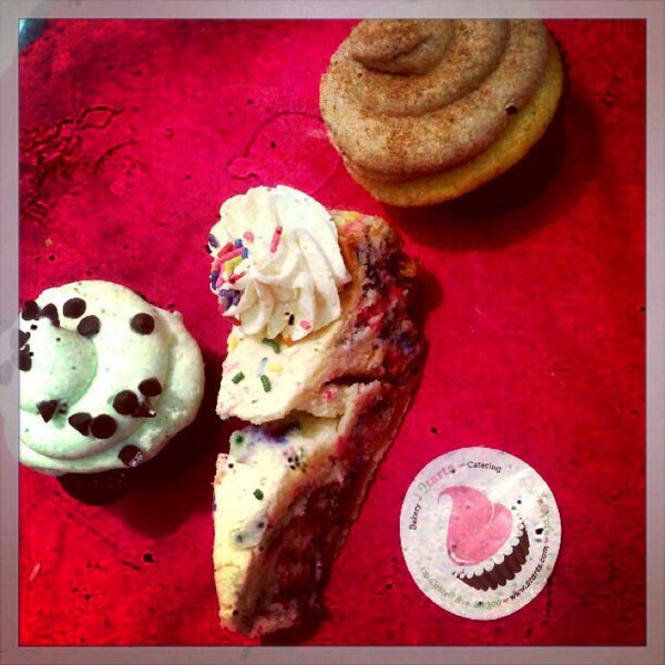 รูปภาพถ่ายที่ 2tarts Bakery &amp; Catering โดย Yessika R. เมื่อ 3/20/2014
