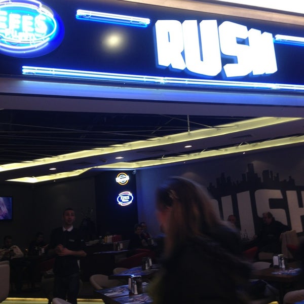 รูปภาพถ่ายที่ Rush Bistro โดย Yasar เมื่อ 1/26/2013