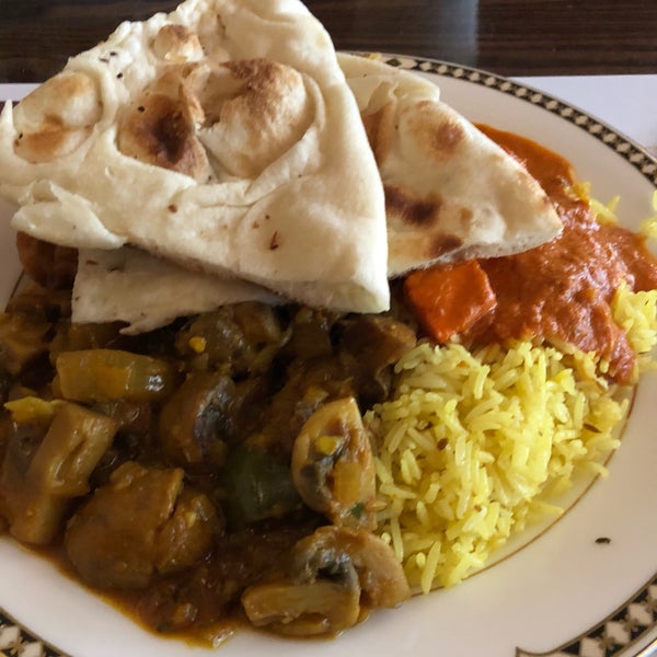 รูปภาพถ่ายที่ Swagat Fine Indian Cuisine โดย Pitts P. เมื่อ 7/14/2018