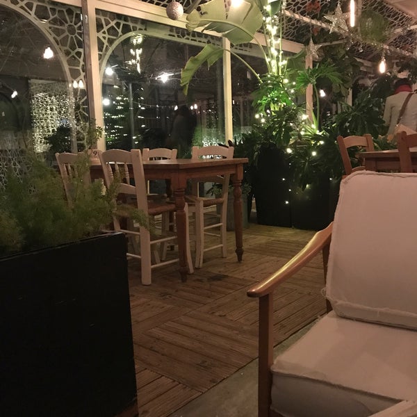 Photo prise au The Palm House Cafe &amp; Restaurant par Ersen le12/9/2021