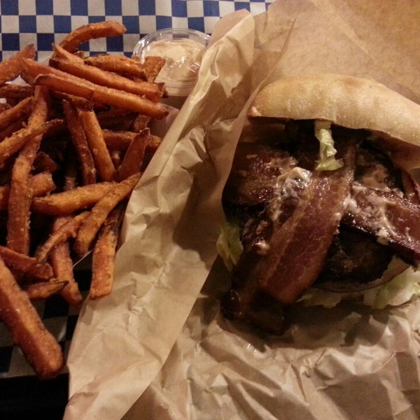 Photo taken at Blue Moon Burgers Fremont by Mark N. on 10/10/2013