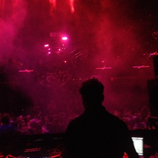 12/15/2013 tarihinde Raphaël C. C.ziyaretçi tarafından Stereo Nightclub'de çekilen fotoğraf
