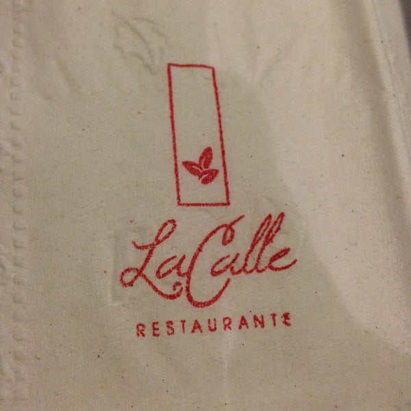 Photo prise au La Calle Restaurante par Ceci B. le2/24/2013