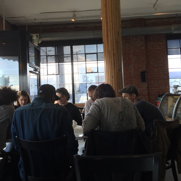 5/15/2015 tarihinde Jim Techfrog A.ziyaretçi tarafından Eat This Cafe'de çekilen fotoğraf