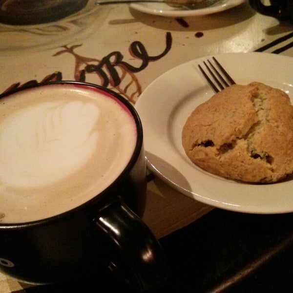 8/10/2013 tarihinde Marjorie A.ziyaretçi tarafından Buon Giorno Coffee'de çekilen fotoğraf