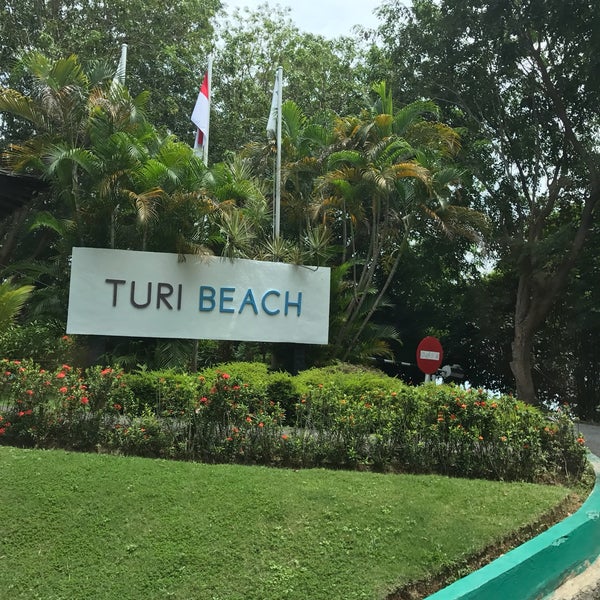 Foto tirada no(a) Turi Beach Resort por Alexis v. em 10/28/2016