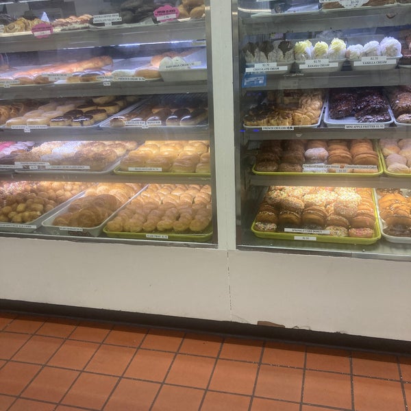 1/27/2022にTravis J.がDK&#39;s Donuts and Bakeryで撮った写真