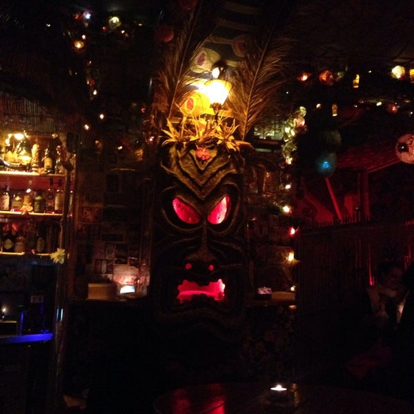 Foto tomada en Tiki Taky Bar  por Jessie el 9/24/2014