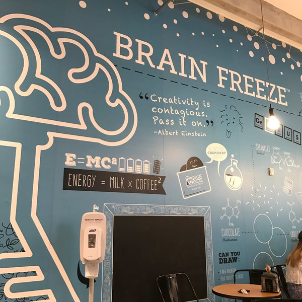 1/14/2017 tarihinde Silvia S.ziyaretçi tarafından Brain Freeze Nitrogen Ice Cream &amp; Yogurt Lab'de çekilen fotoğraf