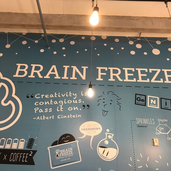 รูปภาพถ่ายที่ Brain Freeze Nitrogen Ice Cream &amp; Yogurt Lab โดย Silvia S. เมื่อ 7/7/2017