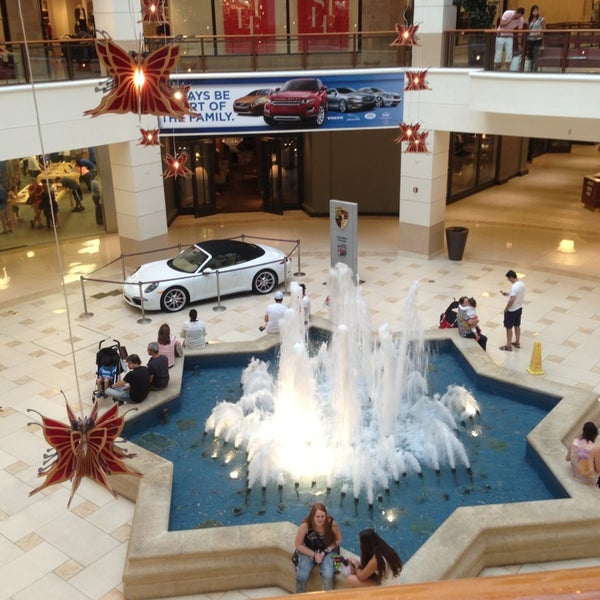 9/13/2013에 Сергей님이 Aventura Mall Fountain에서 찍은 사진