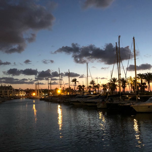 Das Foto wurde bei Puerto Marina Shopping von Peter H. am 3/28/2019 aufgenommen