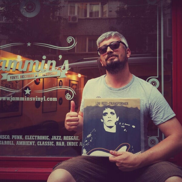 6/17/2015 tarihinde Murat E.ziyaretçi tarafından Jammin&#39;s Vinyl Records &amp; Café'de çekilen fotoğraf