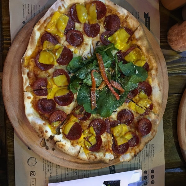 Foto diambil di Pizza Job’s oleh Gamze P. pada 8/2/2018