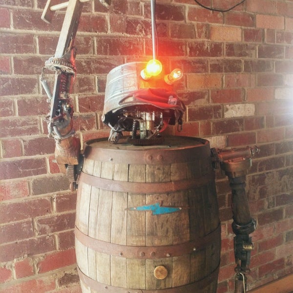 5/29/2021 tarihinde Matthew T.ziyaretçi tarafından Wooden Robot Brewery'de çekilen fotoğraf