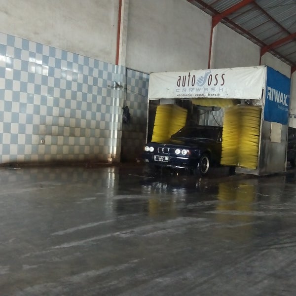 Photo taken at autoJoss car wash by Imal H. on 4/29/2015