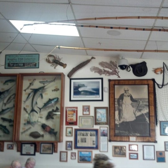 รูปภาพถ่ายที่ Harbor Fish and Chips โดย Logan P. เมื่อ 9/25/2012