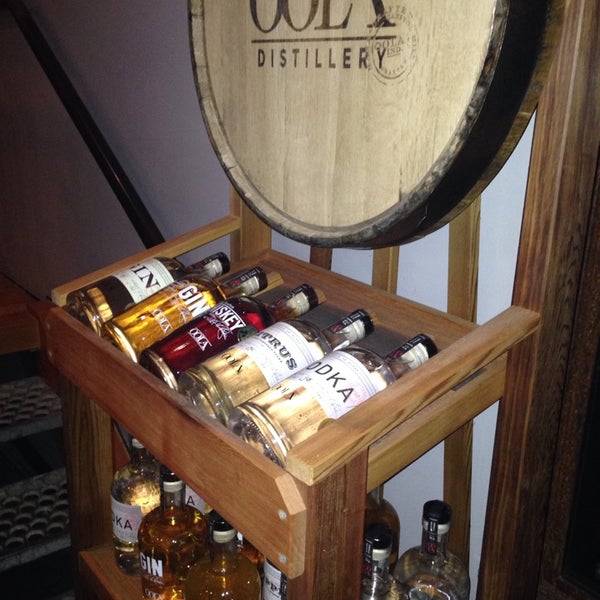 Das Foto wurde bei OOLA Distillery Bottle Shop von Meredith S. am 11/14/2014 aufgenommen