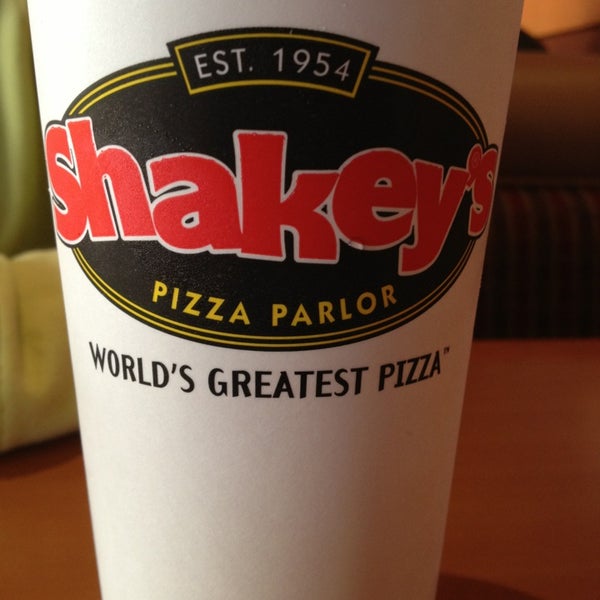 Снимок сделан в Shakey&#39;s Pizza Parlor пользователем Antonio 3/17/2013