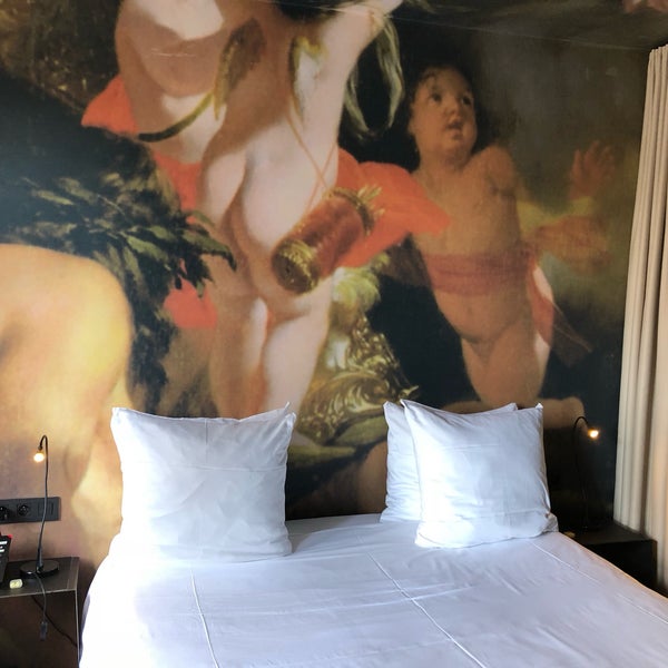 A very cosy mini design/boutique hotel on an A location. The rooms are well designed, have a modern touch but also refer to Rubens. There is free coffee and homemade cake in the afternoon.