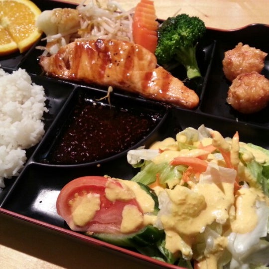 Photo taken at Takemura Japanese Restaurant by Steve on 3/18/2013