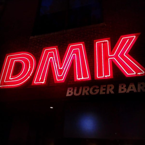 Foto tomada en DMK Burger Bar  por Matt L. el 8/15/2015