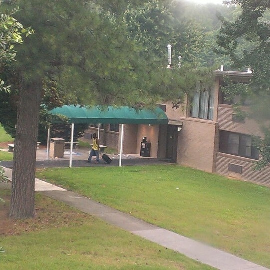 dobbins inn afb