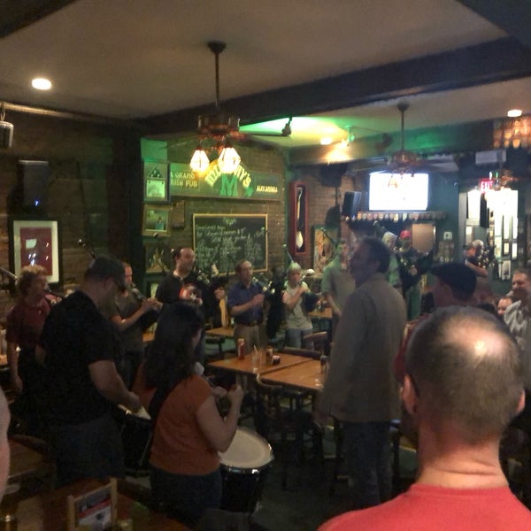 Foto tirada no(a) Murphy&#39;s Grand Irish Pub por Christine K. em 11/2/2018