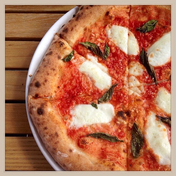 Das Foto wurde bei Roscoe&#39;s Neapolitan Pizzeria von Christine K. am 5/3/2014 aufgenommen