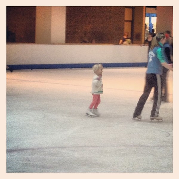Photos at Lloyd Center Ice Rink 11 tips from 1008 visitors