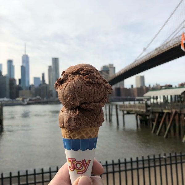 4/1/2018 tarihinde Gregory D.ziyaretçi tarafından Brooklyn Ice Cream Factory'de çekilen fotoğraf