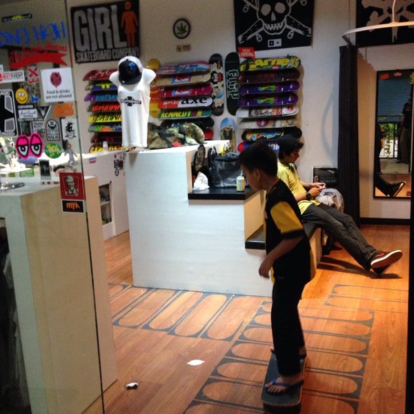 S.O.A Kota Kinabalu'da Kayak Malzemeleri Mağazası