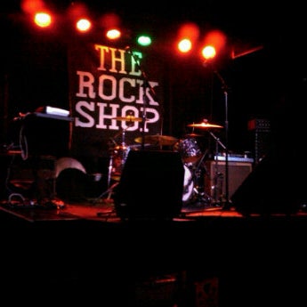 Foto tomada en The Rock Shop  por Jennifer K. el 10/3/2012