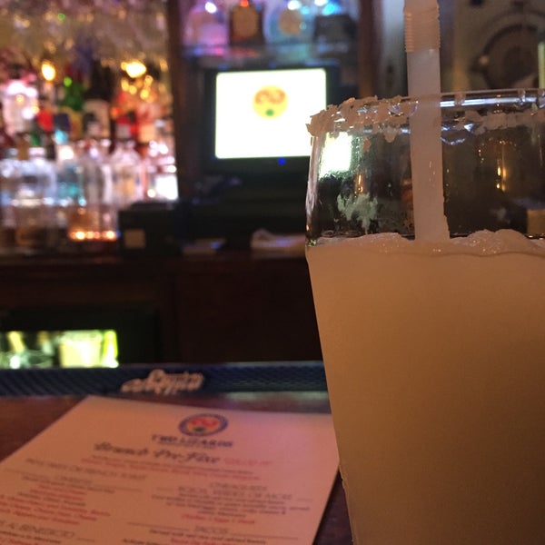 12/6/2015 tarihinde Jennifer K.ziyaretçi tarafından Two Lizards Mexican Bar &amp; Grill'de çekilen fotoğraf