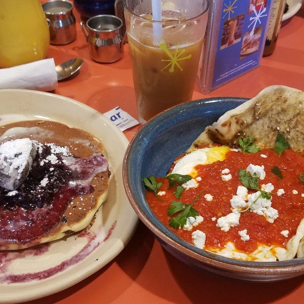 Photo taken at Snooze, an A.M. Eatery by Movie L. on 9/28/2019