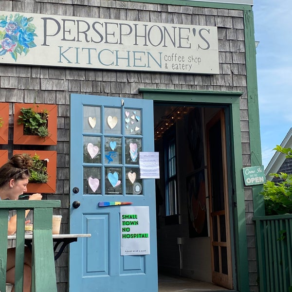 Foto diambil di Persephone&#39;s Kitchen oleh kHyal™ |. pada 6/22/2020