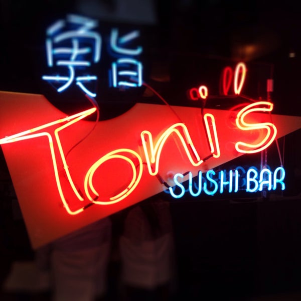 Foto tirada no(a) Toni&#39;s Sushi Bar por Etienne V. em 7/31/2015