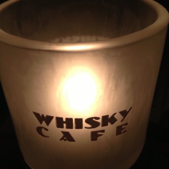 Das Foto wurde bei Whisky Café von Rob W. am 12/7/2012 aufgenommen