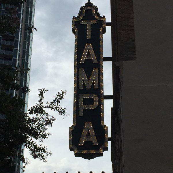 7/22/2016 tarihinde Lizziyaretçi tarafından Tampa Theatre'de çekilen fotoğraf