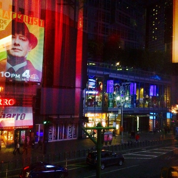 Foto tirada no(a) Broadway 49 Bar &amp; Lounge at the Crowne Plaza Times Square por Nil E. em 10/7/2014